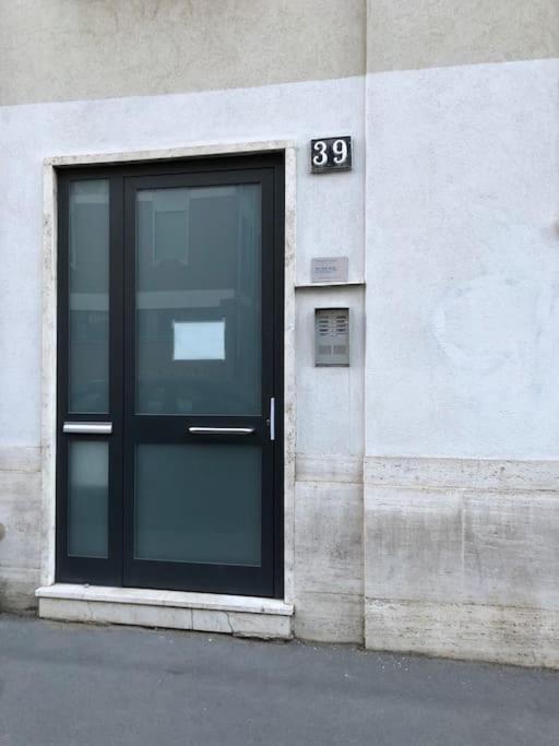 Bilocale In Bande Nere-Metro Rossa Duomo Apartment Милано Екстериор снимка