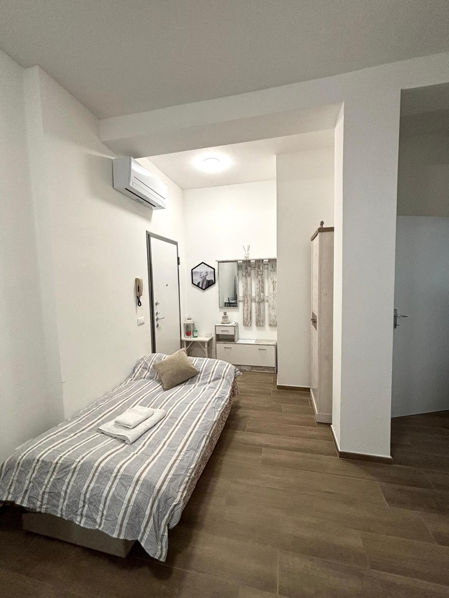 Bilocale In Bande Nere-Metro Rossa Duomo Apartment Милано Екстериор снимка